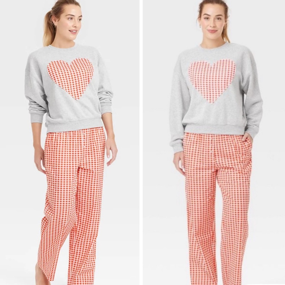Gingham Heart Graphic Sweatshirt Top & Red Gingham Pants Bottom Pajama Set‎